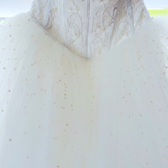 Princess style Wedding Dress - Picture 5 of 5